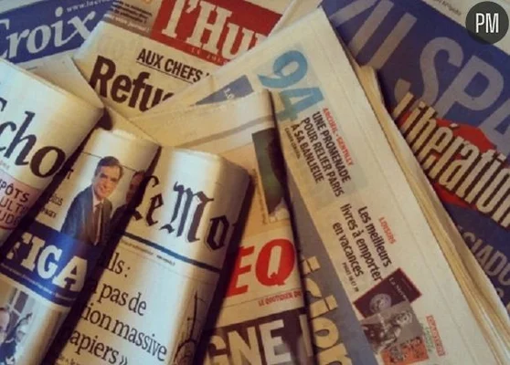 Salariés de la presse écrite confrontés à la crise économique, illustrant l'impact des plans sociaux.