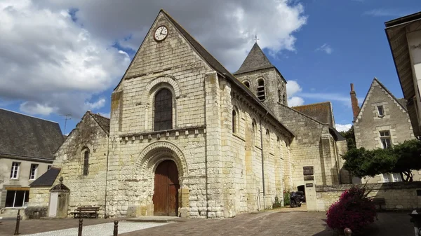 L'église Saint-Gilles de l'Île-Bouchard, sanctuaire du pèlerinage marial, lieu des apparitions de 1947