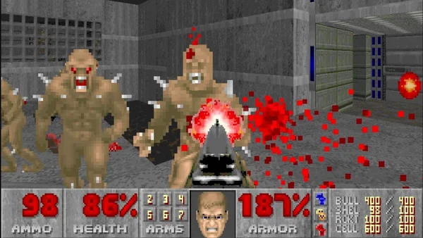 Capture d'écran du Doom original montrant le joueur attaquant un Baron de l'Enfer démoniaque avec gerbe de sang, avec la barre de statut emblématique affichant santé, armure et munitions