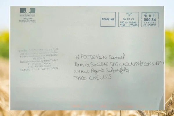 Dos d'une enveloppe blanche de la Direction Générale des Finances Publiques envoyée en Écopli, avec cachets postaux et adresse manuscrite à M. Samuel Poidevin de SAS Greenphy Consulting à Chelles