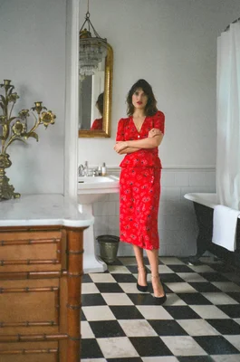 Portrait de Jeanne Damas, fondatrice de la marque Rouje, illustrant le dossier de Vogue France qui lui est consacré