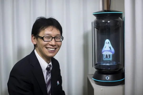 Illustration du mariage d'un Japonais avec un hologramme évoqué par France Inter
