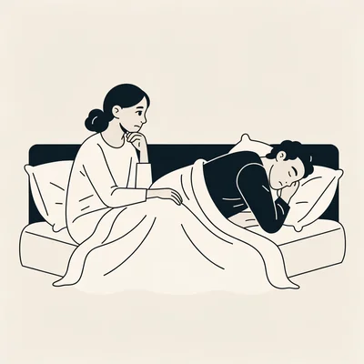 Illustration éditoriale d’une jeune femme assise et pensive dans un lit la nuit à côté de son partenaire endormi tourné de l’autre côté, évoquant la difficulté à atteindre l’orgasme et la détresse associée.