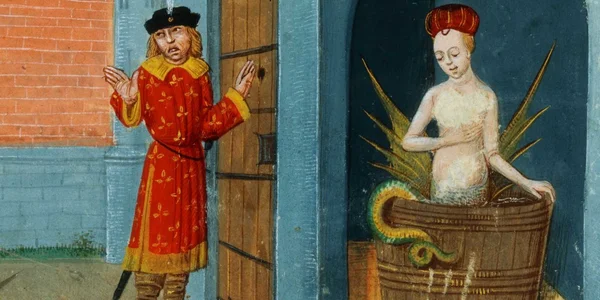 Enluminure médiévale montrant Mélusine en son bain dans une cuve en bois avec un serpent vert, épiée par son époux en robe rouge à galon doré et chapeau noir près d'une porte en bois