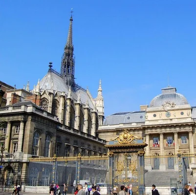 Façade historique du Palais de Justice de l'Île de la Cité à Paris