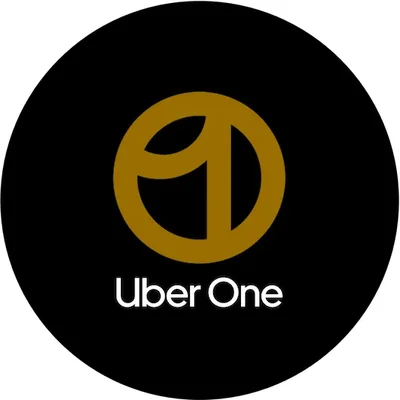 Logo Uber One avec monogramme doré stylisé dans un anneau doré et inscription blanche sur fond noir
