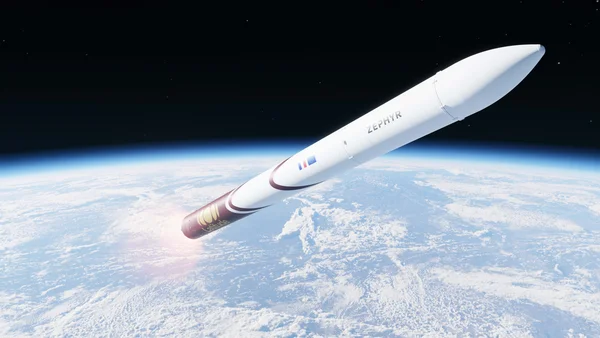 Illustration de la fusée blanche Zéphyr de la start-up française Latitude s'élevant au-dessus de la Terre, moteur allumé, dans le noir de l'espace