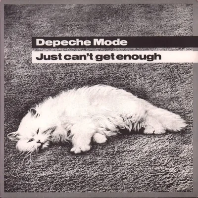 Pochette du single Just Can't Get Enough de Depeche Mode, représentant un chat blanc et duveteux allongé sur un tapis texturé