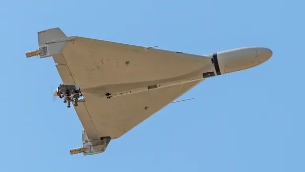 Drone iranien Shahed-136 de type kamikaze en vol dans le ciel de Kermanshah, Iran, photographié le 7 mars 2024, dans le contexte de la frappe de représailles de plus de 100 drones et missiles balistiques lancés le 13 avril 2024