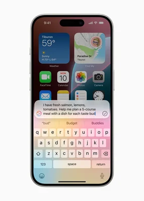 Capture d'écran d'un iPhone sous iOS 18 montrant Apple Intelligence : un champ de saisie dans lequel l'utilisateur demande à l'assistant de planifier un repas