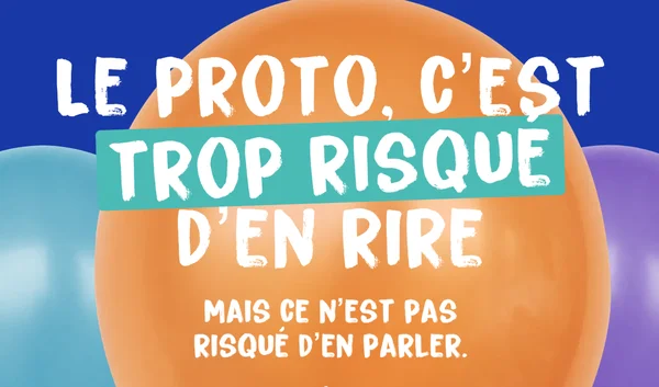 Affiche de la campagne « Le proto, c'est trop risqué d'en rire » de l'ARS Île-de-France, avec des sphères colorées en 3D et le message « Mais ce n'est pas risqué d'en parler ».
