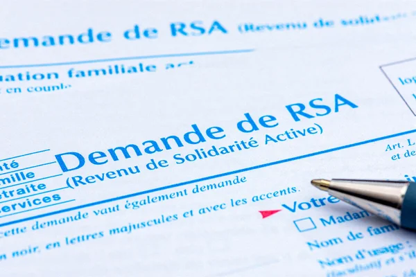 Illustration de l'article de Mediapart sur les 560 000 foyers éligibles au RSA qui ne le touchent pas.