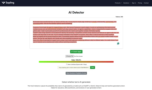 Capture d'écran de l'interface du détecteur de contenu IA Sapling AI, avec un passage de texte surligné en rouge et un résultat « Fake : 100,0 % » accompagné d'une barre de progression vert-rouge.