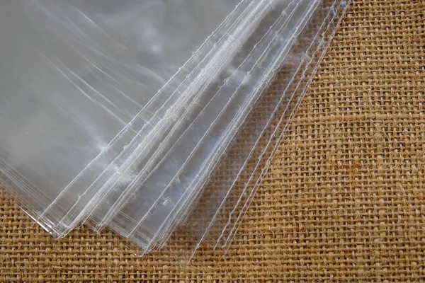 Illustration du plastique en chanvre présenté par Humboldt Seeds comme une matière du passé tournée vers un avenir plus durable