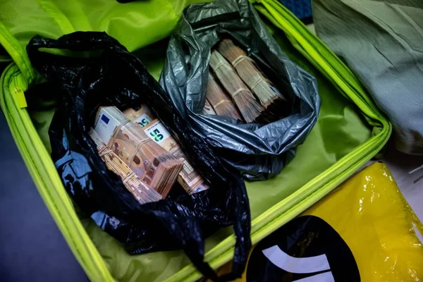 Saisie de 2,7 millions d'euros lors d'une opération européenne contre le blanchiment et la contrebande d'espèces, menée dans 23 États membres avec le soutien d'Europol.