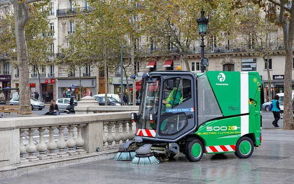 Visuel illustrant la page de la Ville de Paris consacrée à la propreté et à l'entretien des espaces publics parisiens
