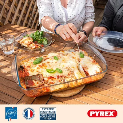 Lot de trois plats à four rectangulaires Pyrex en verre borosilicate avec larges poignées, présentés dans une fiche produit en ligne.